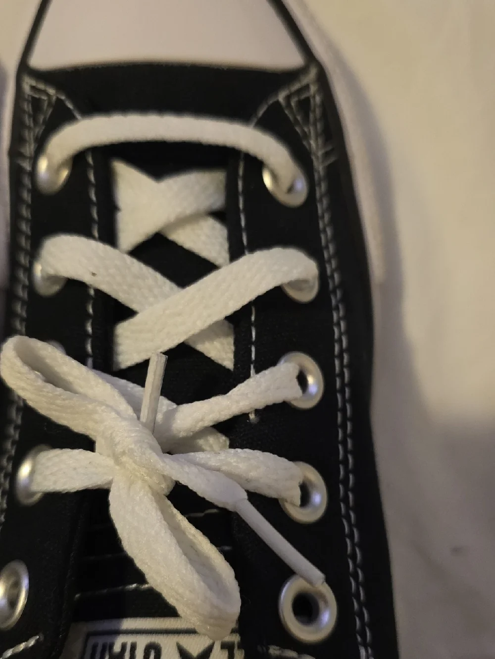 Converse Black and White Low Top Sneakers Boys Size 2